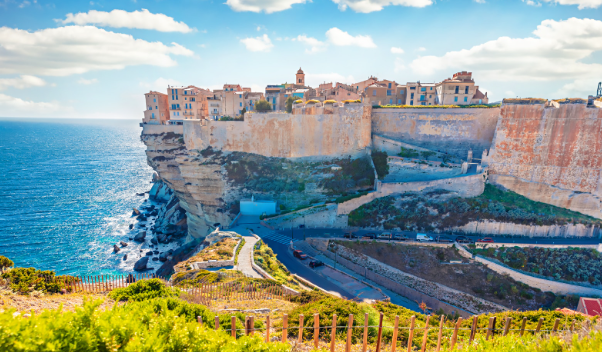 Bonifacio, haute ville et marine accessibles PMR